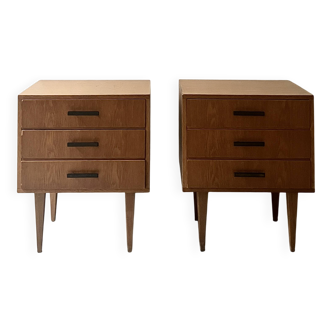 Pair of modernist honey wood bedside tables, 1950 design.