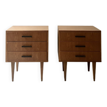 Pair of modernist honey wood bedside tables, 1950 design.