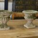 Paire de vases Médicis en pierre reconstituée XXème