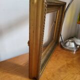 Frame with channels in wood and gilded stucco