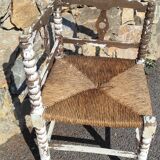 Wooden corner chair with seat mulched