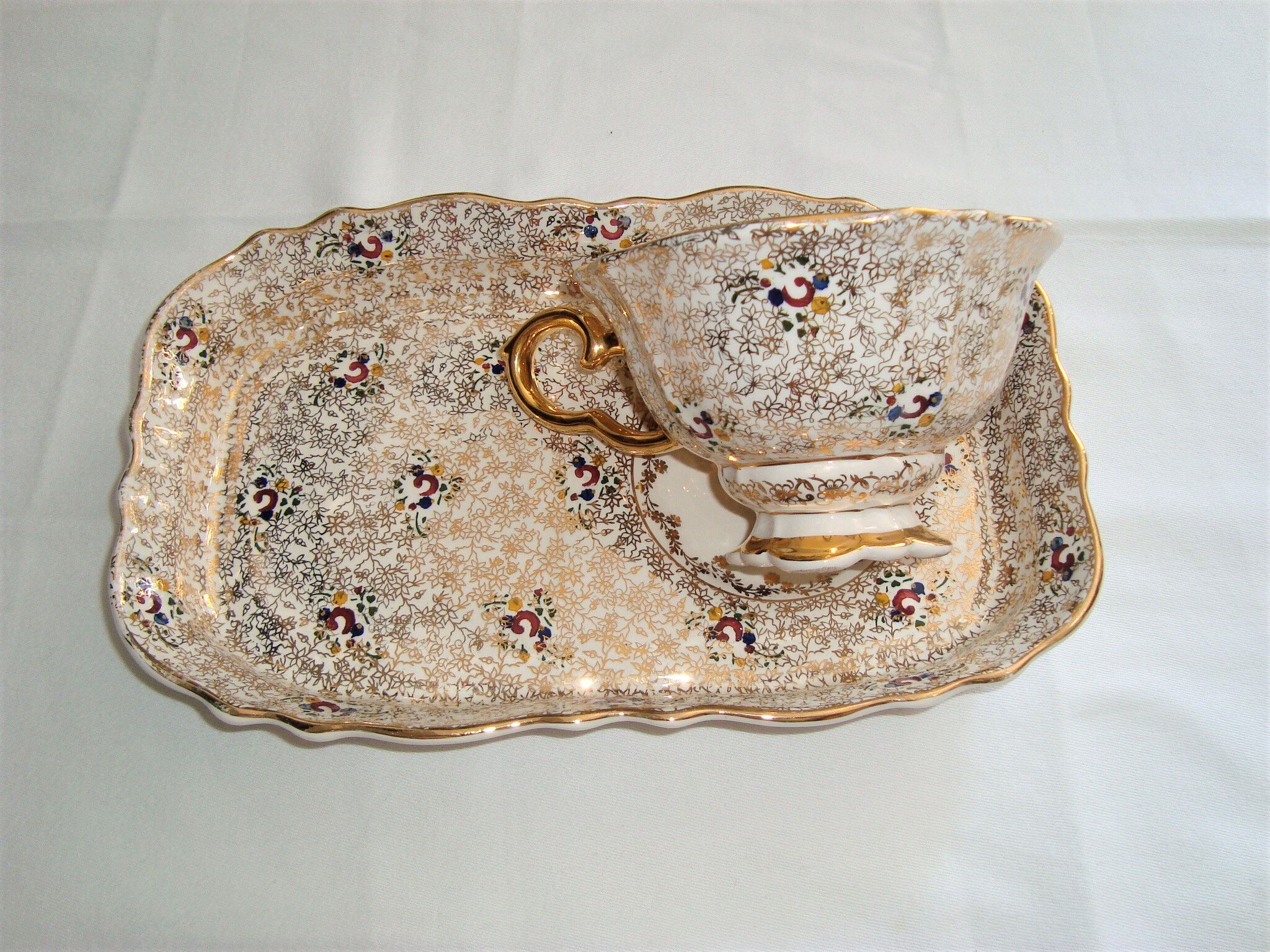 Golden breakfast service tray and cup faience made in italy