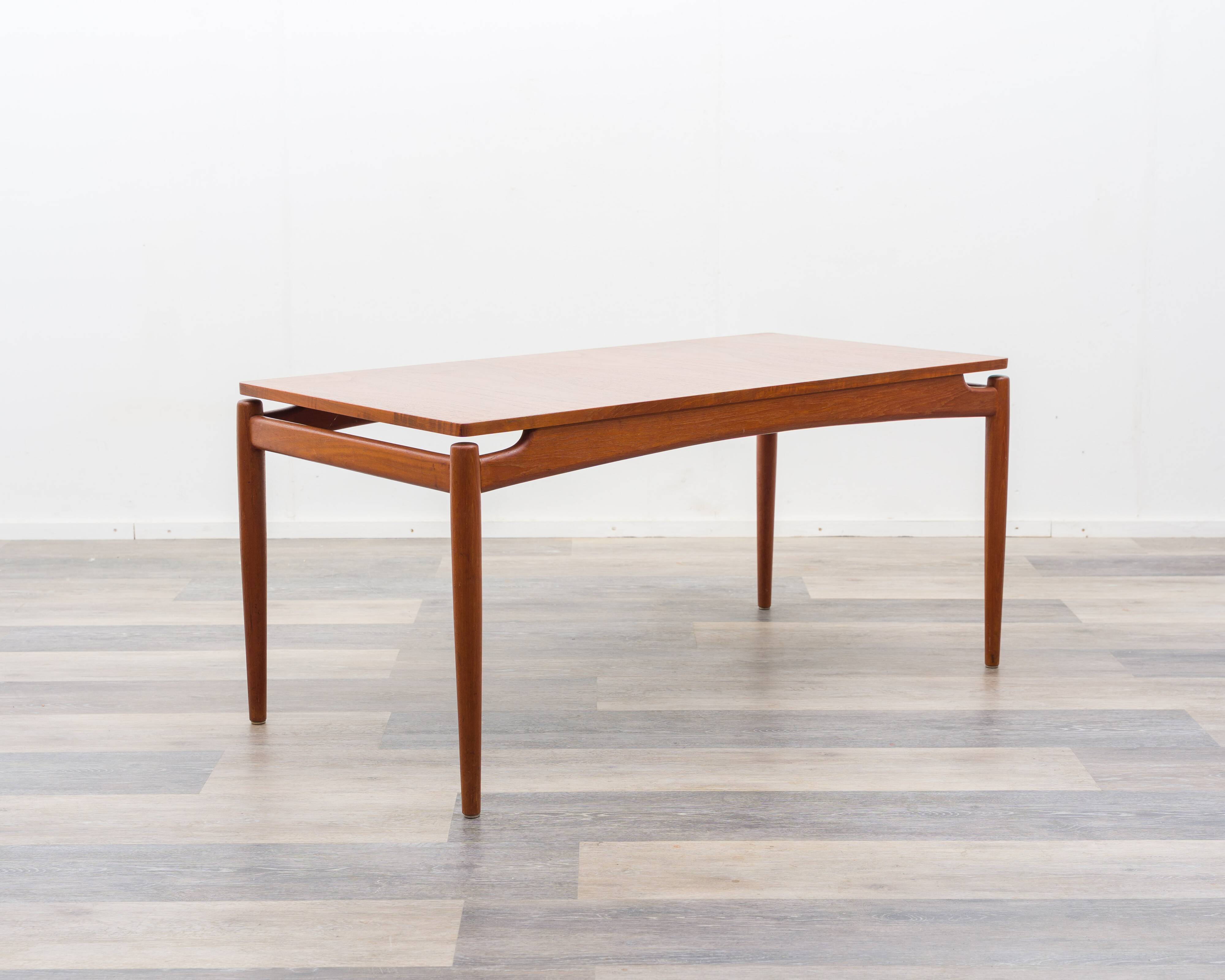 Large Scandinavian coffee table in teak from the 1960s.