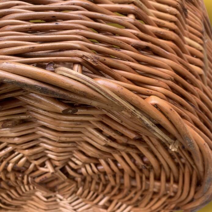 Large vintage wicker basket with lid – circa 1960