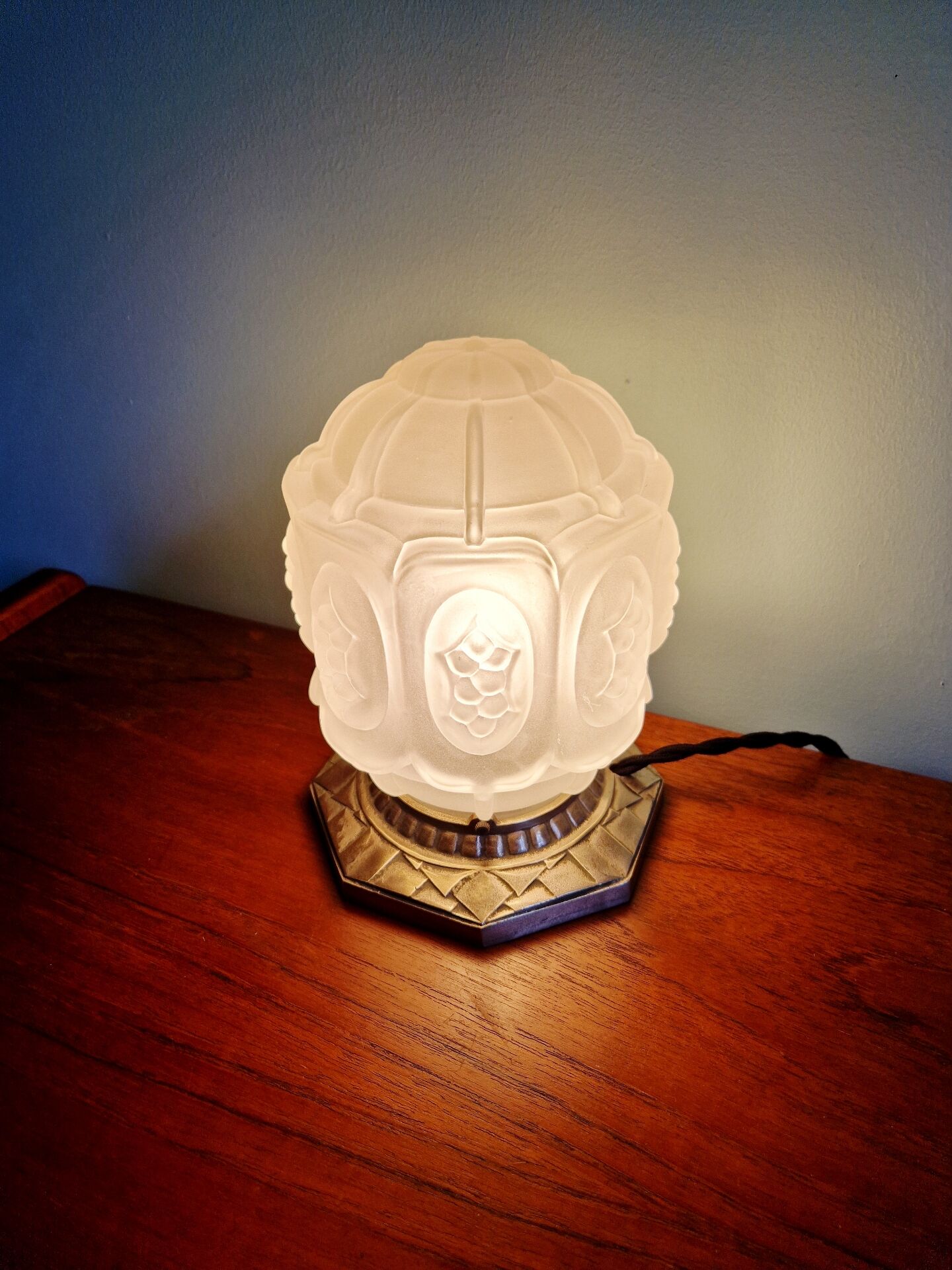 Art Deco night light in nickel-plated bronze and frosted glass, 1920.