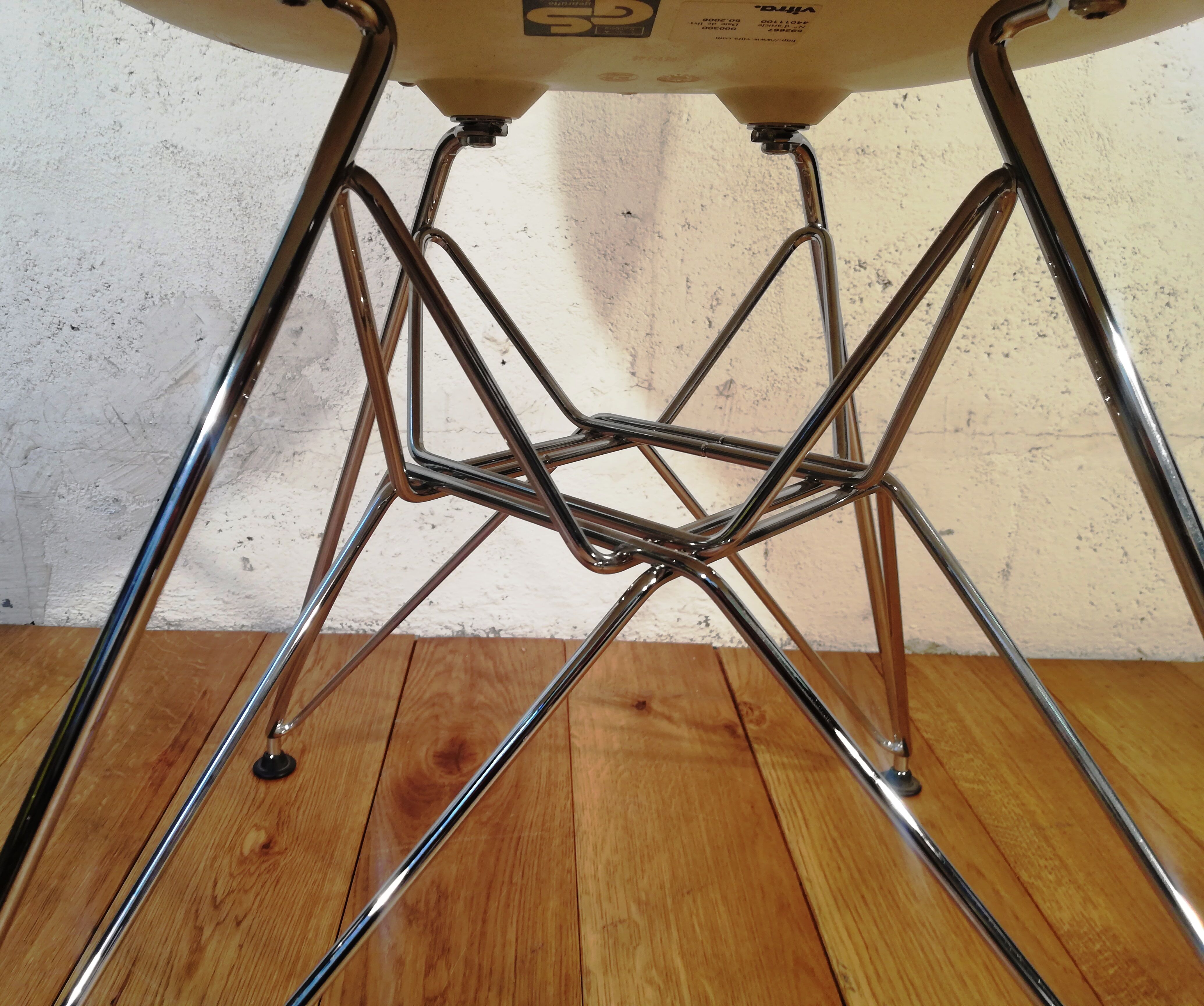 DAR armchair by Charles & Ray Eames Vitra edition