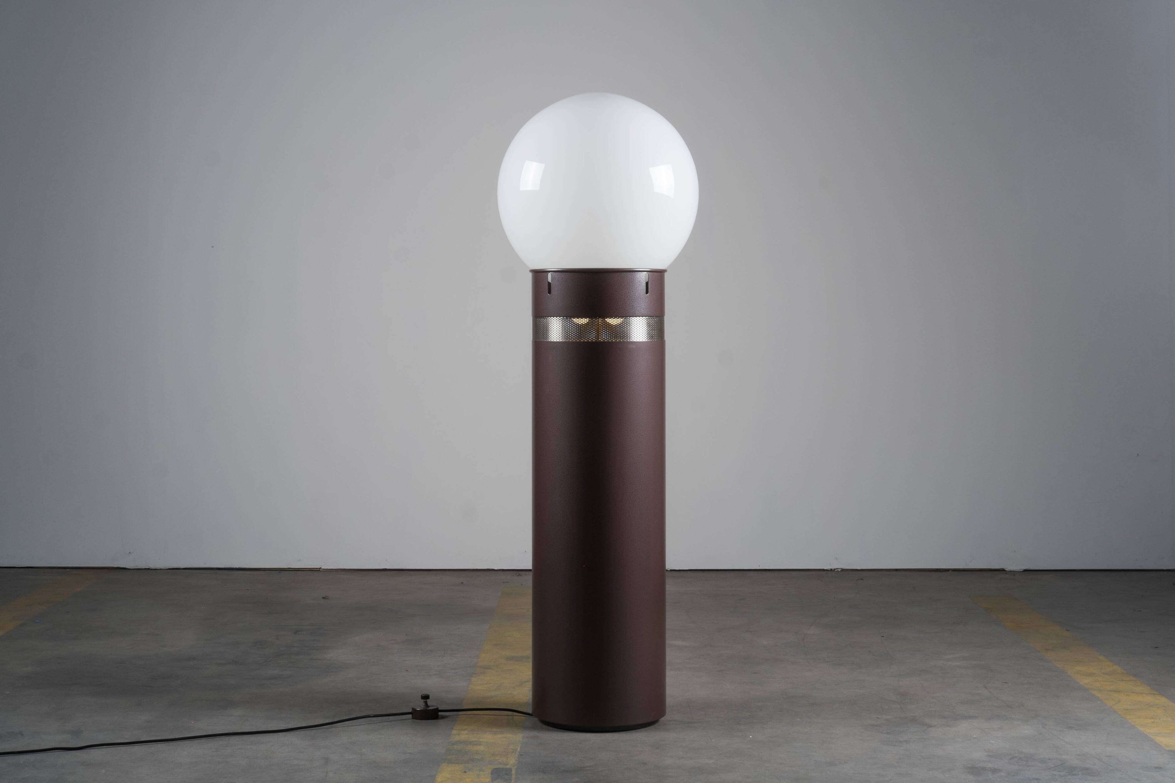 Gae Aulenti - Lampadaire Artemide 'Oracolo'