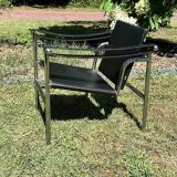 Paire de fauteuils en cuir et acier