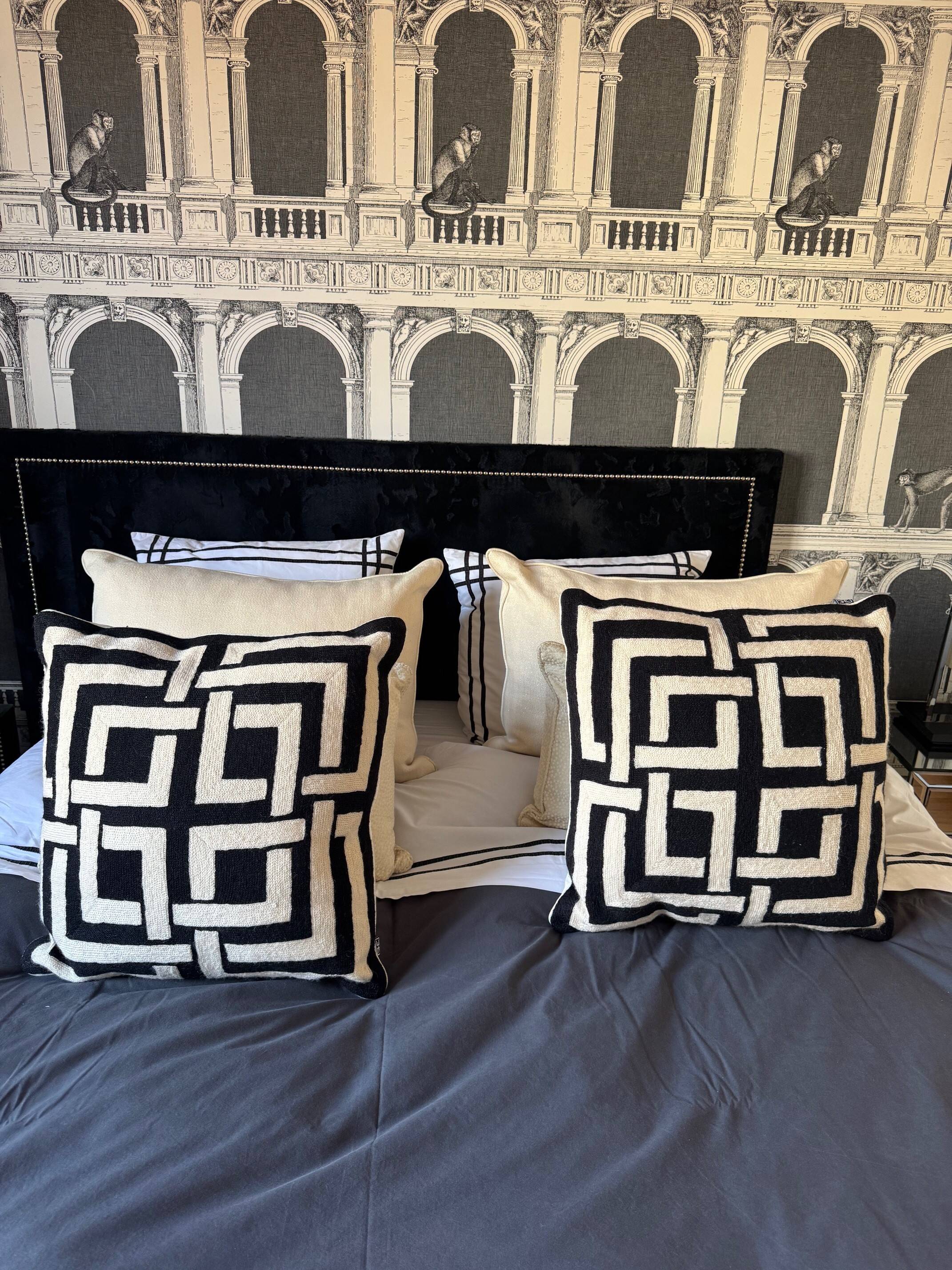 Two-coloured cushion