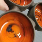Magnifique bol (composé de 3 bols) avec glaçure orange/rouge à l'intérieur