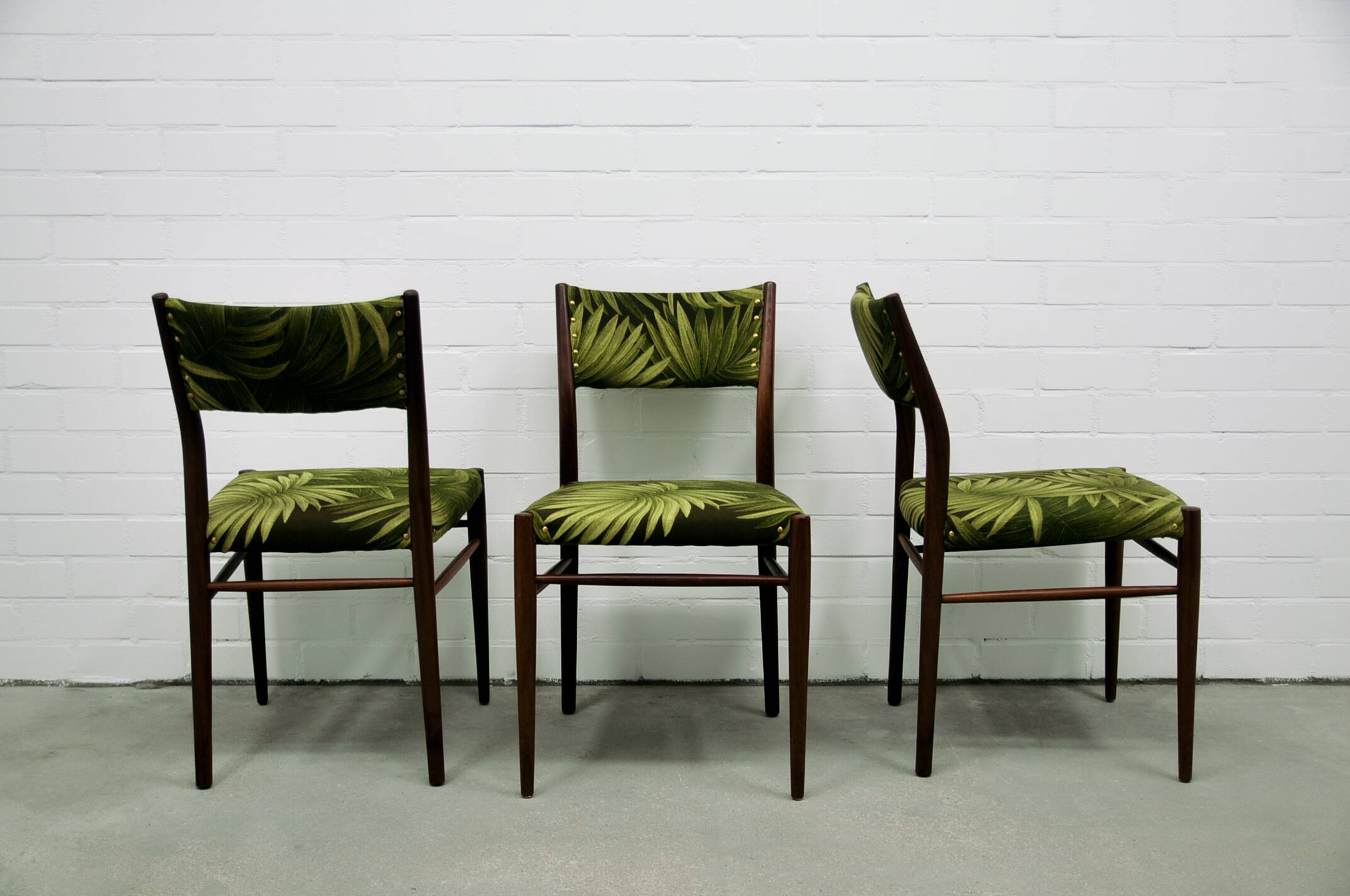 vintage set x6 teak chairs palm trees