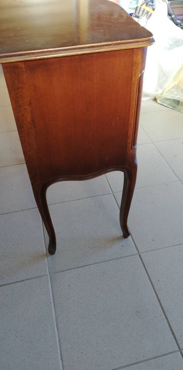 Commode style Louis XVI