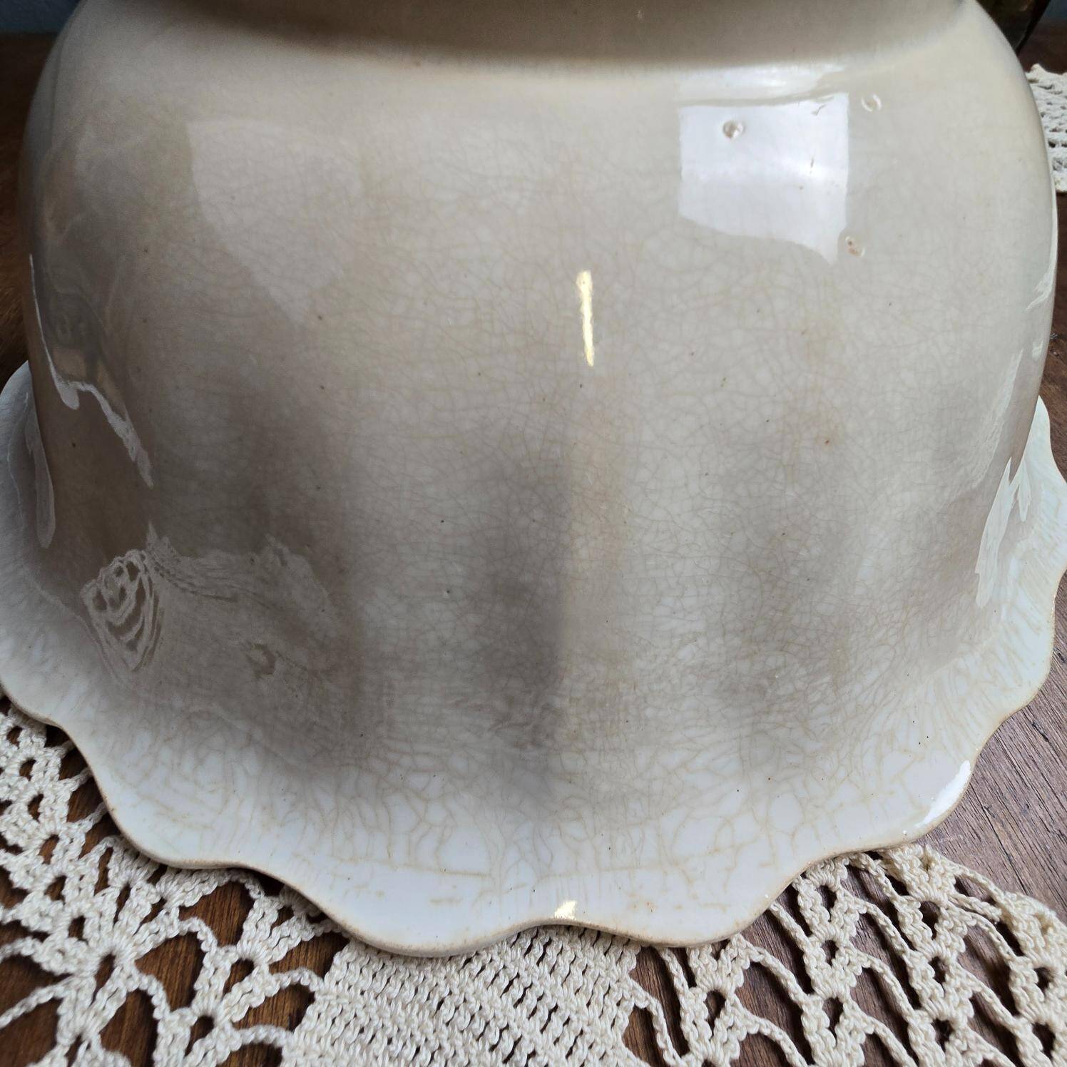 Antique salad bowl by Jules Vieillard & Cie Bordeaux, shell shape – 19th century