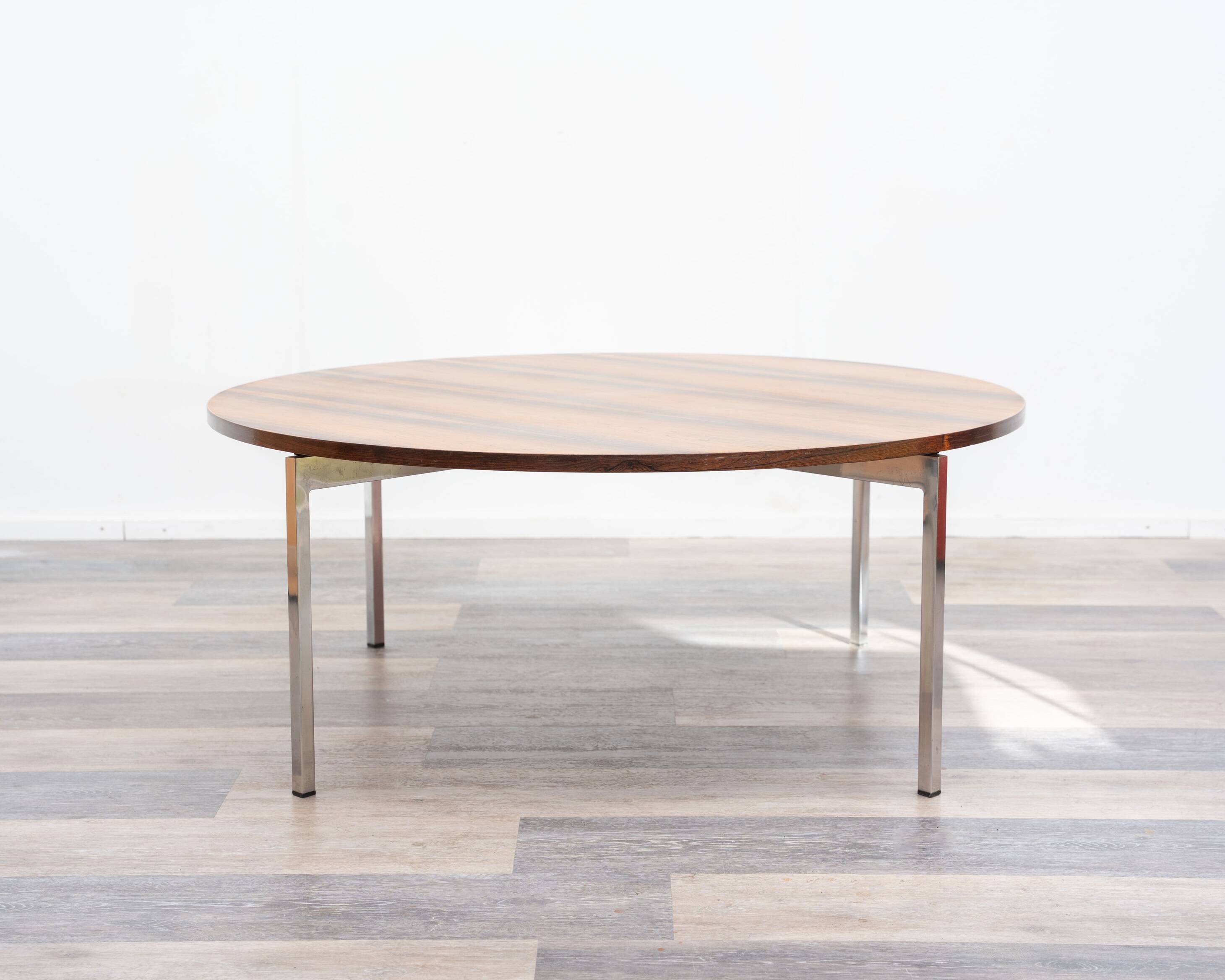 1970s round coffee table, with a remarkably beautiful grain.