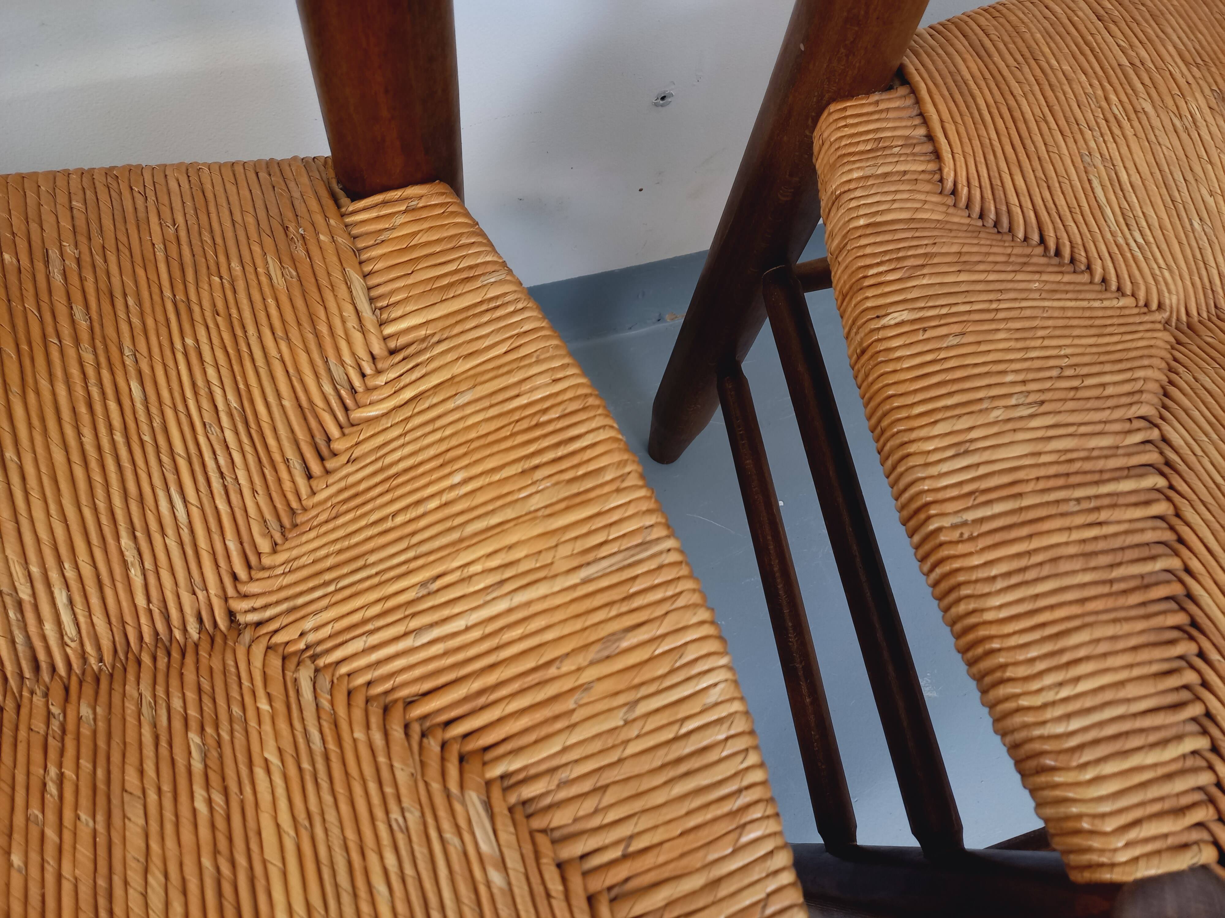 Set of 4 vintage brutalist chairs in wood and straw from the 1960s.