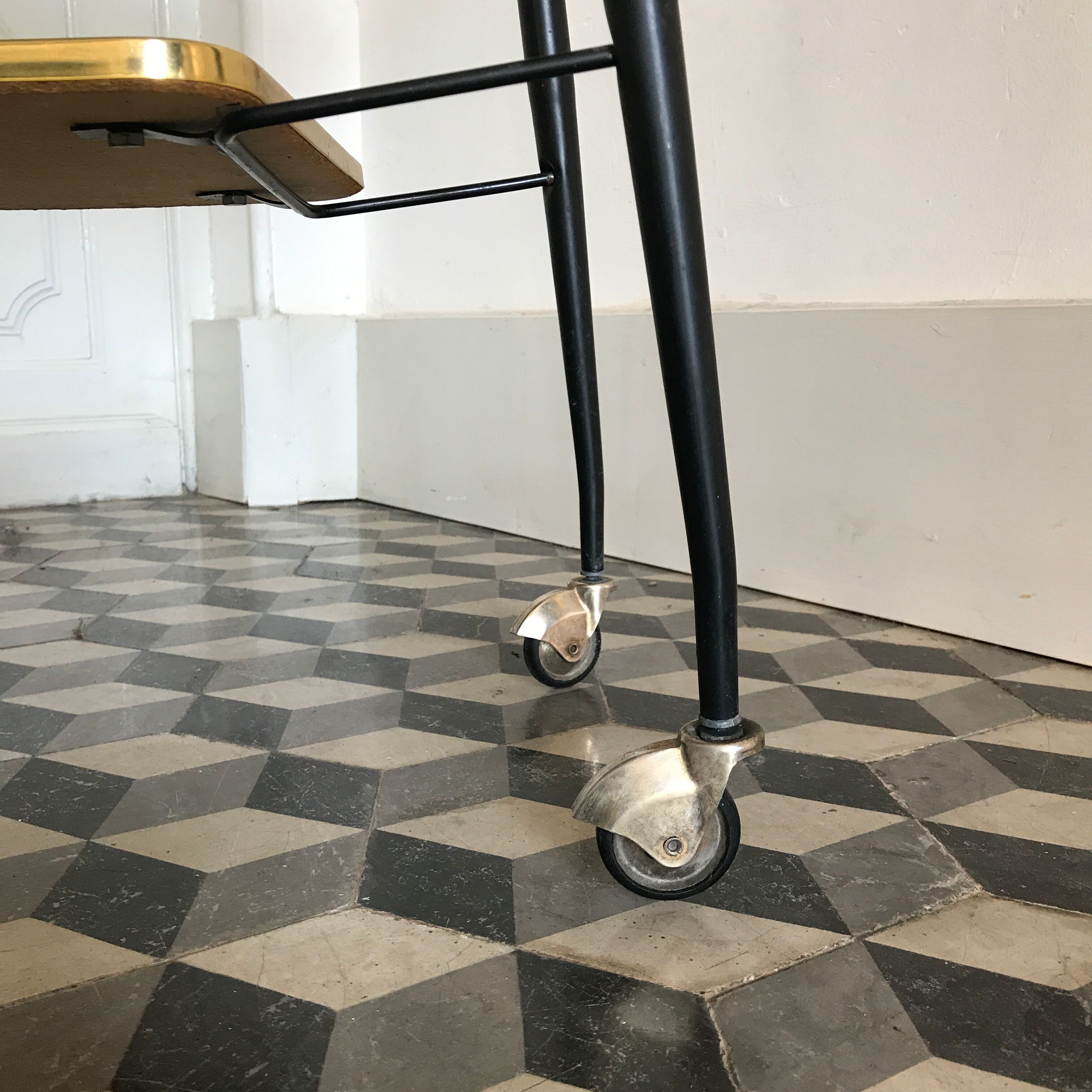 Vintage roller table