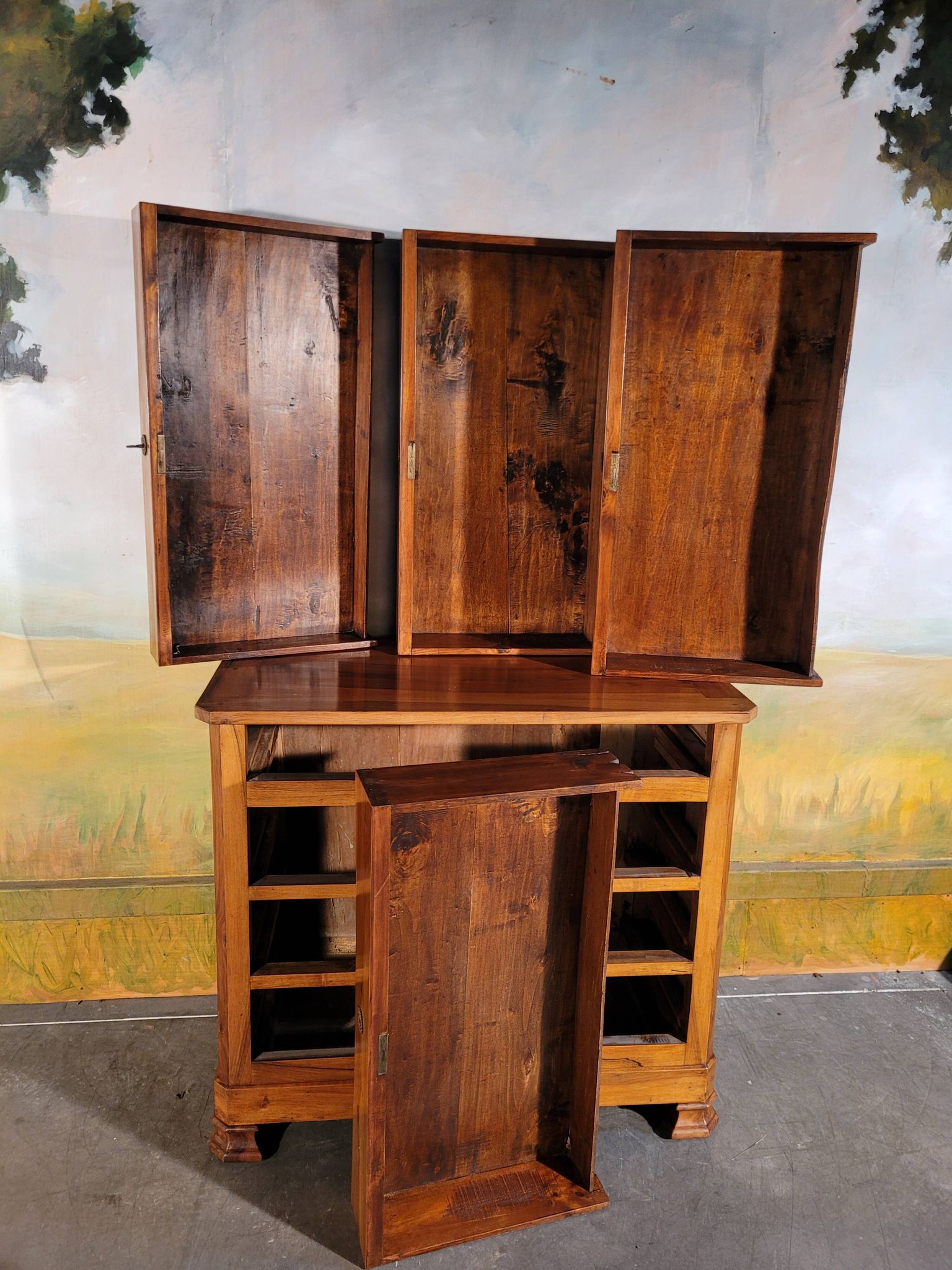 Petite commode Louis Philippe en noyer
