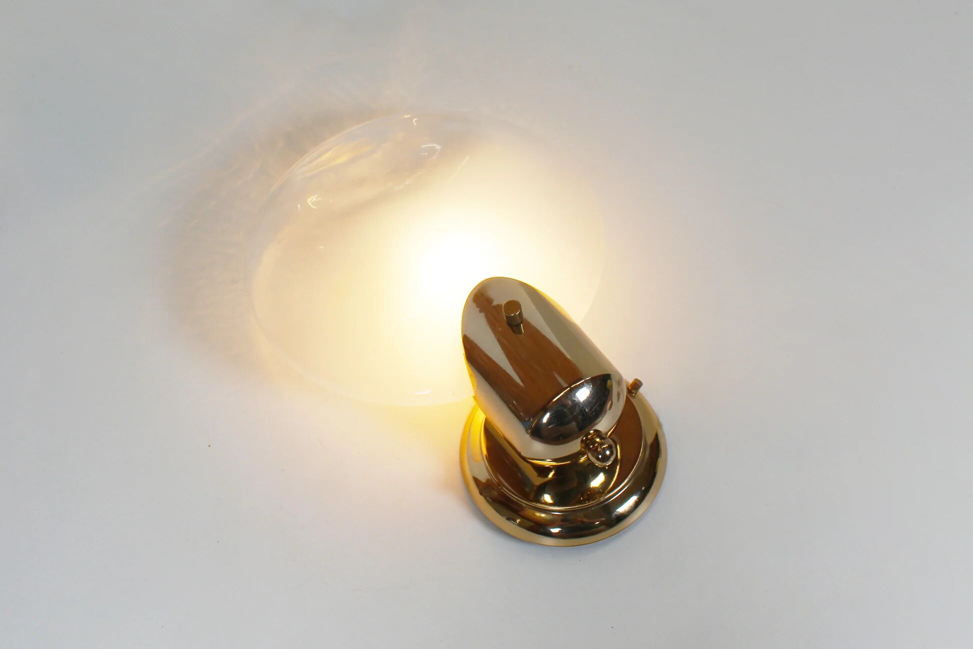 1970s wall lamp in brass and Murano glass by Kaiser Leuchten
