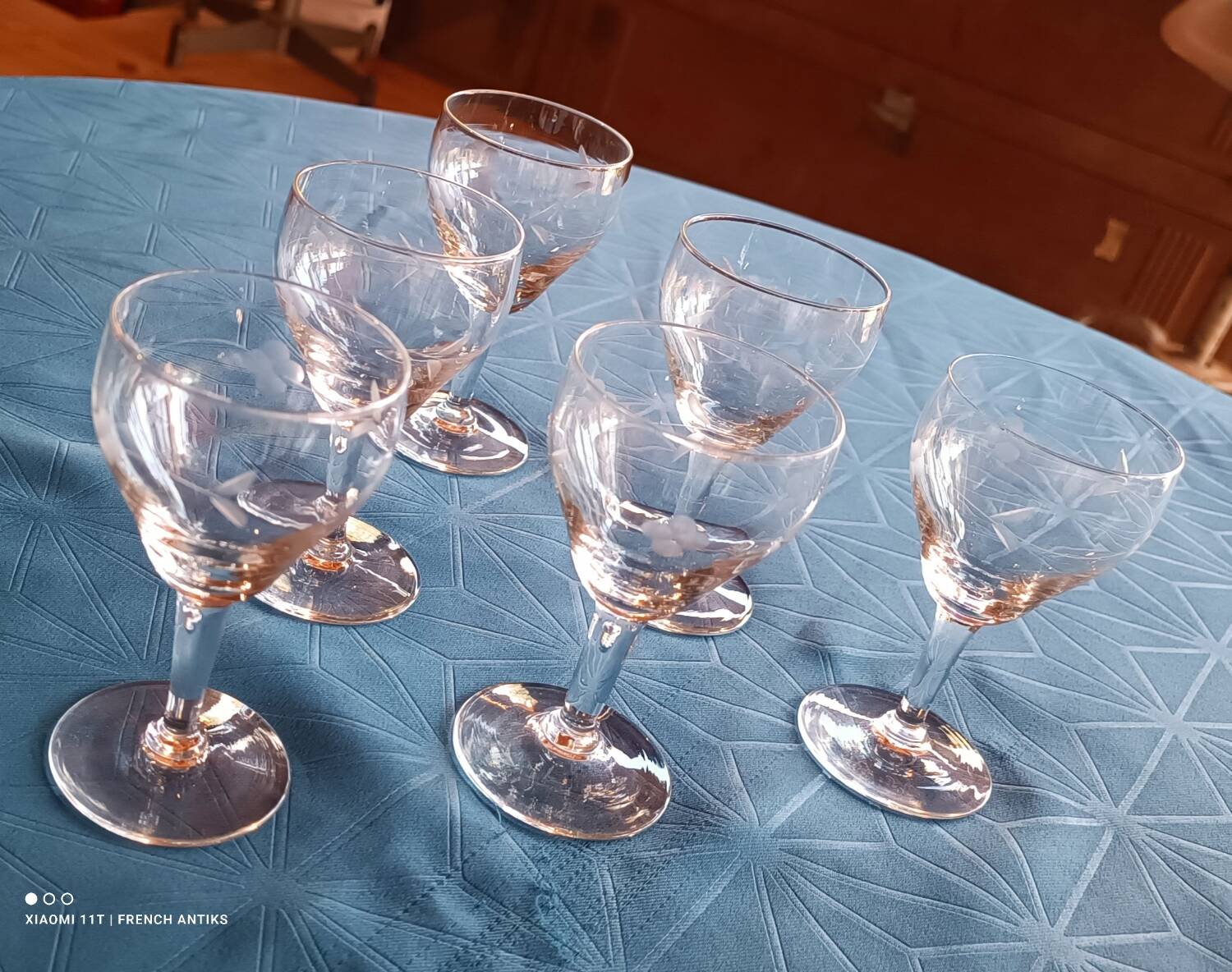 6 liqueur glasses in chiseled crystal, floral decoration, French work.