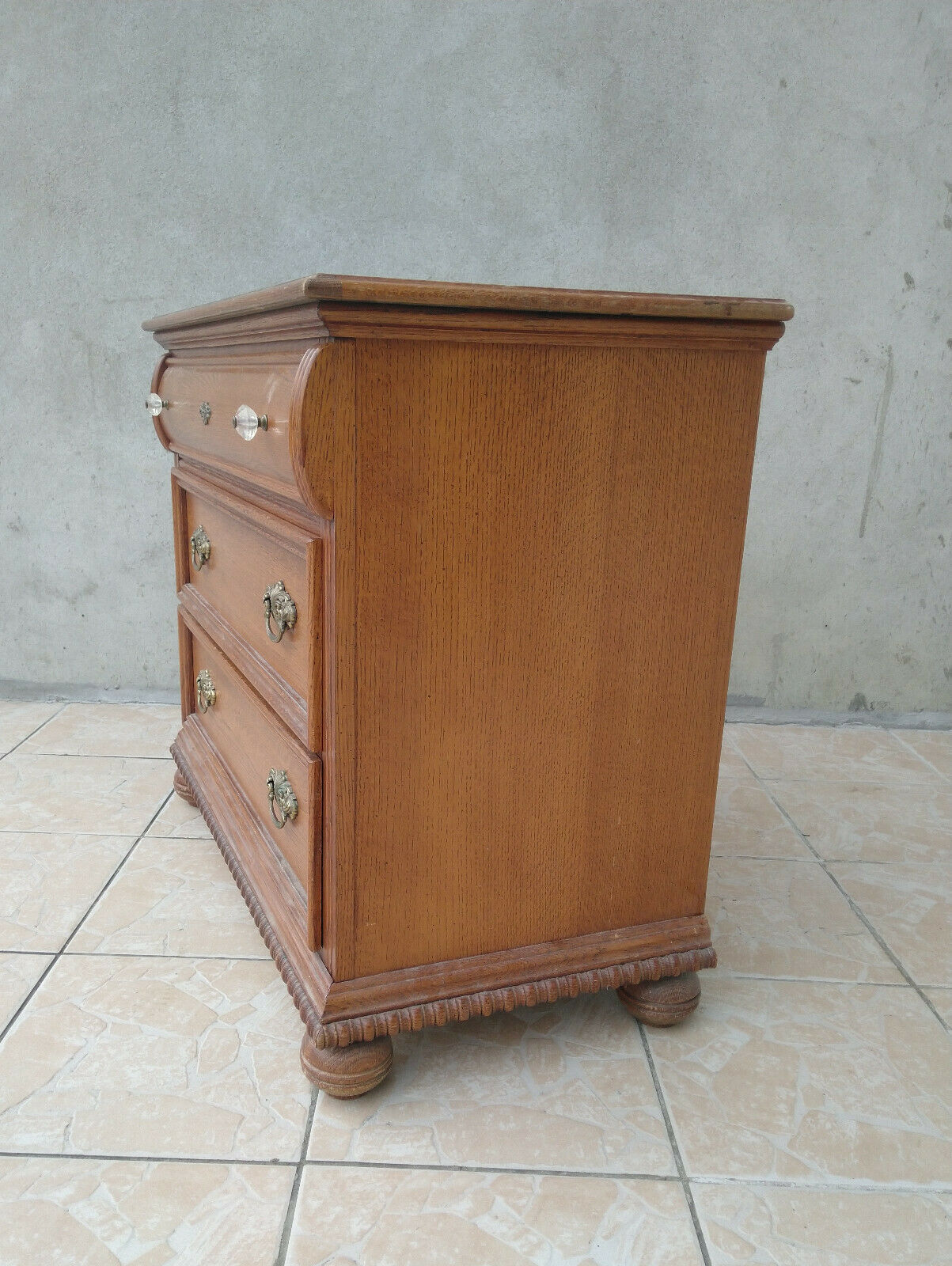 Victorian Lexington oak dresser