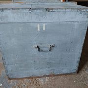 Large trunk/old chest, entirely original - address BANDOL