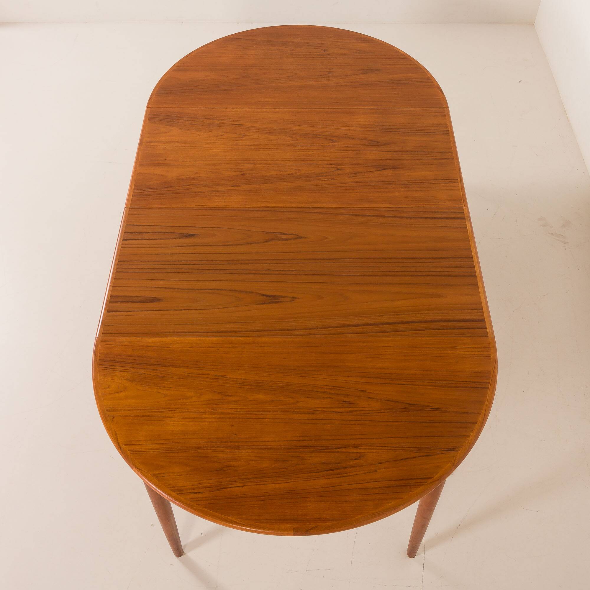 Danish round teak expandable table with 2 leaves, 1960s