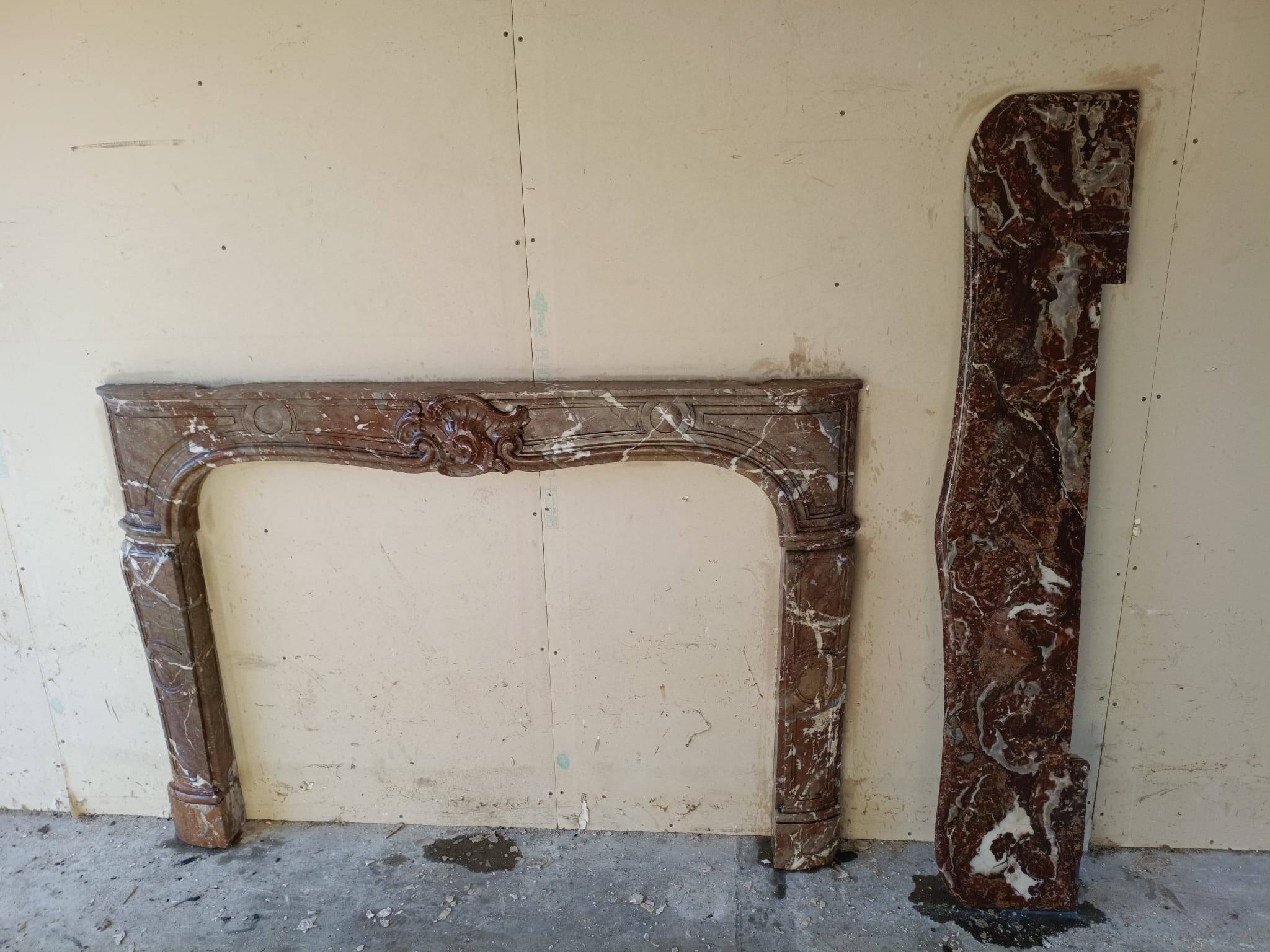 Large Louis XV Style Red Marble Fireplace - 19th Century - Width 1