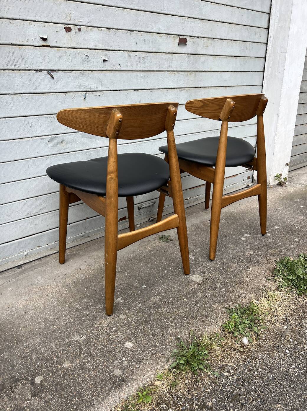(Lot) 2 Compass Leg Scandinavian Style Chairs