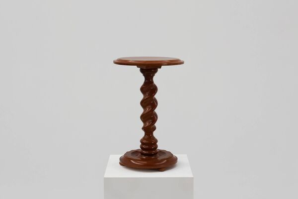 Table d'appoint ou guéridon Art Déco en chêne massif à base torsadée, France années 1940