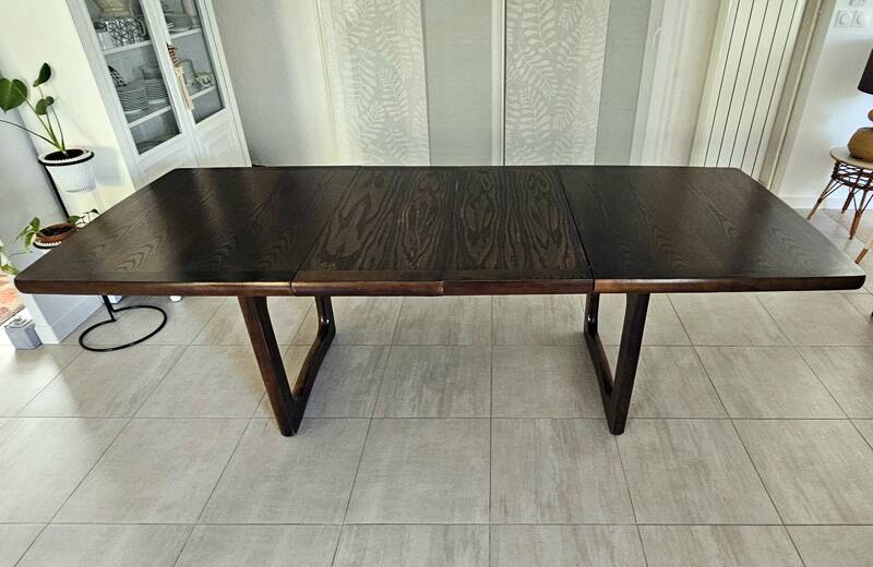 Vintage extendable dining table – sled base – modernist design