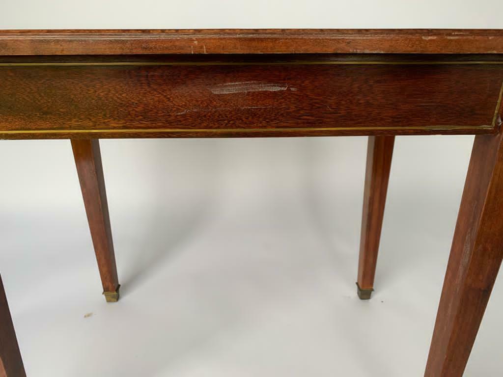 Table chess marqueterie piece sculptee bois 1930