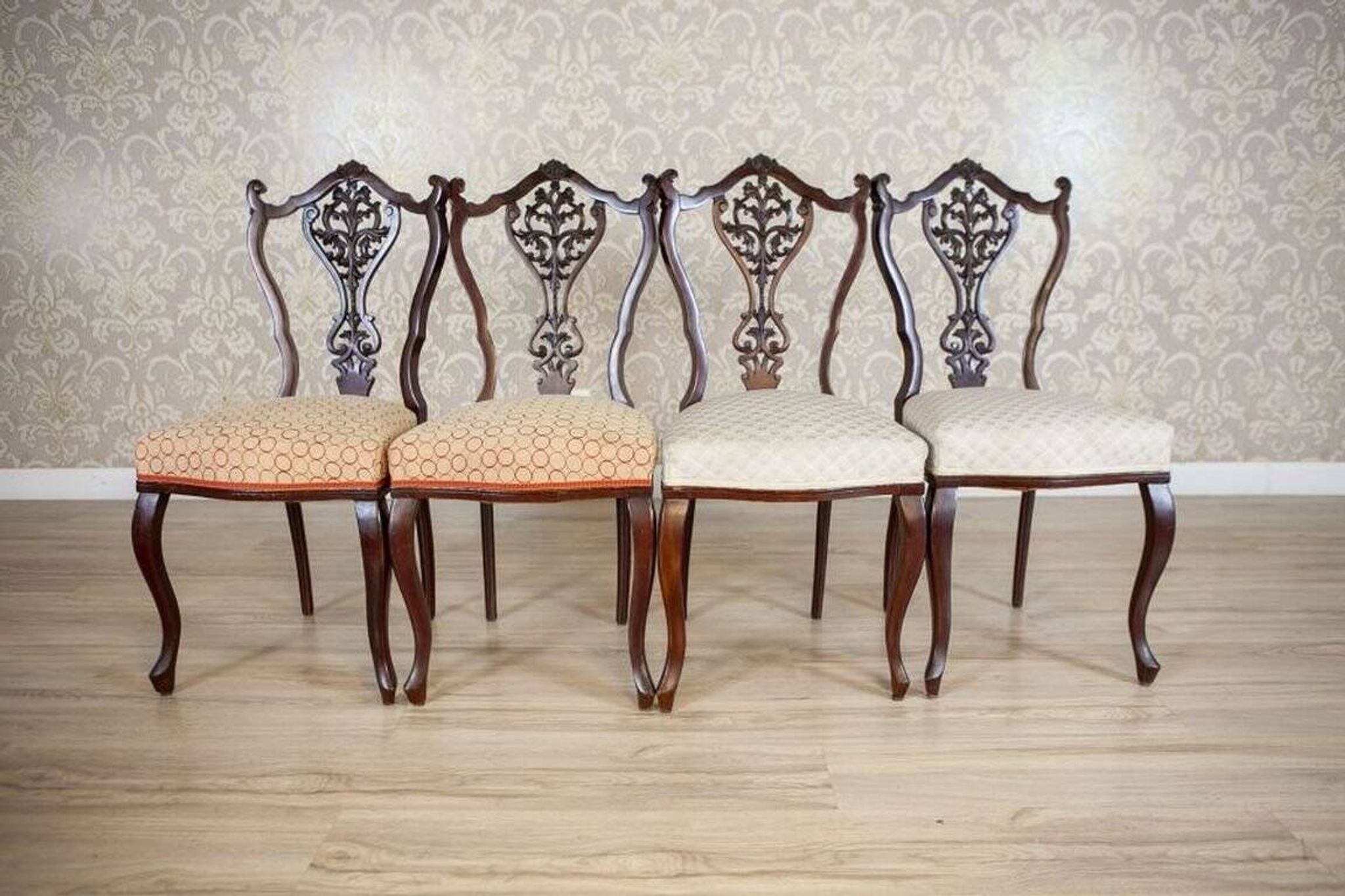 Chaises en frêne Louis XV antiques avec dossiers ajourés, ensemble de 4