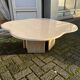 Table basse en travertin à fleurs
