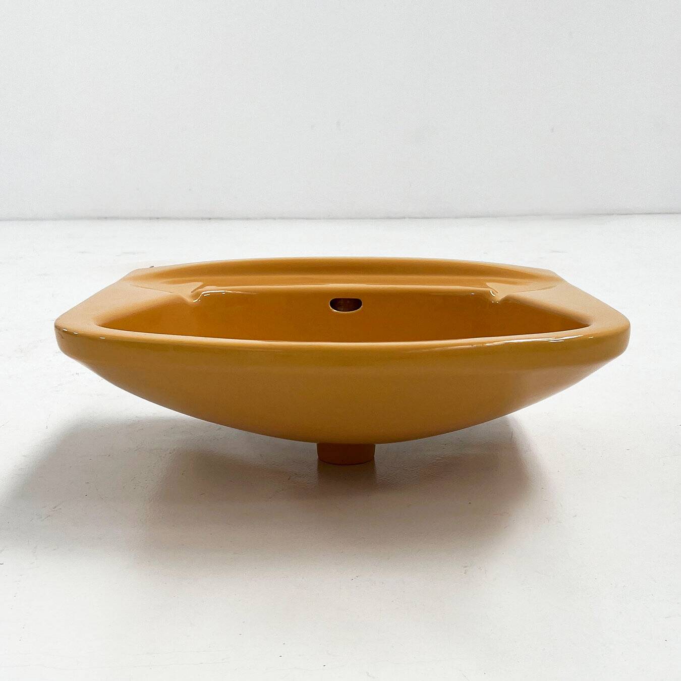 Pair of sinks, 1 mustard and 1 pink from Keramag Keravit, 1980.
