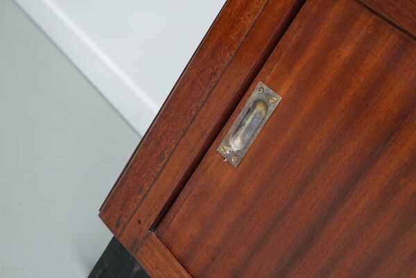 Meuble de rangement/d'apothicaire ou classeur vintage en bois dur hollandais du milieu du siècle