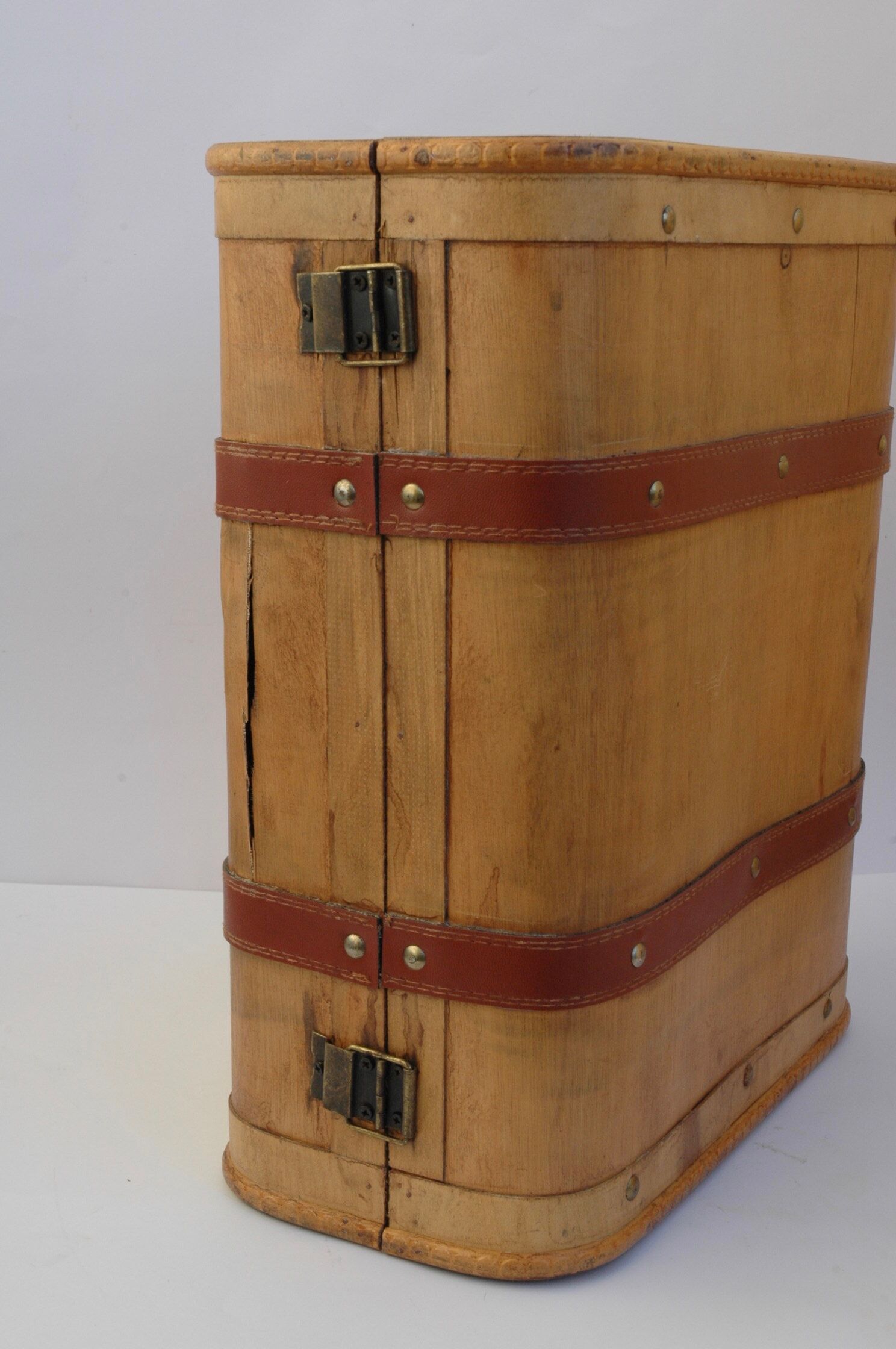 Small suitcase, wooden box