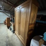 Parisian oak cabinet with pegs