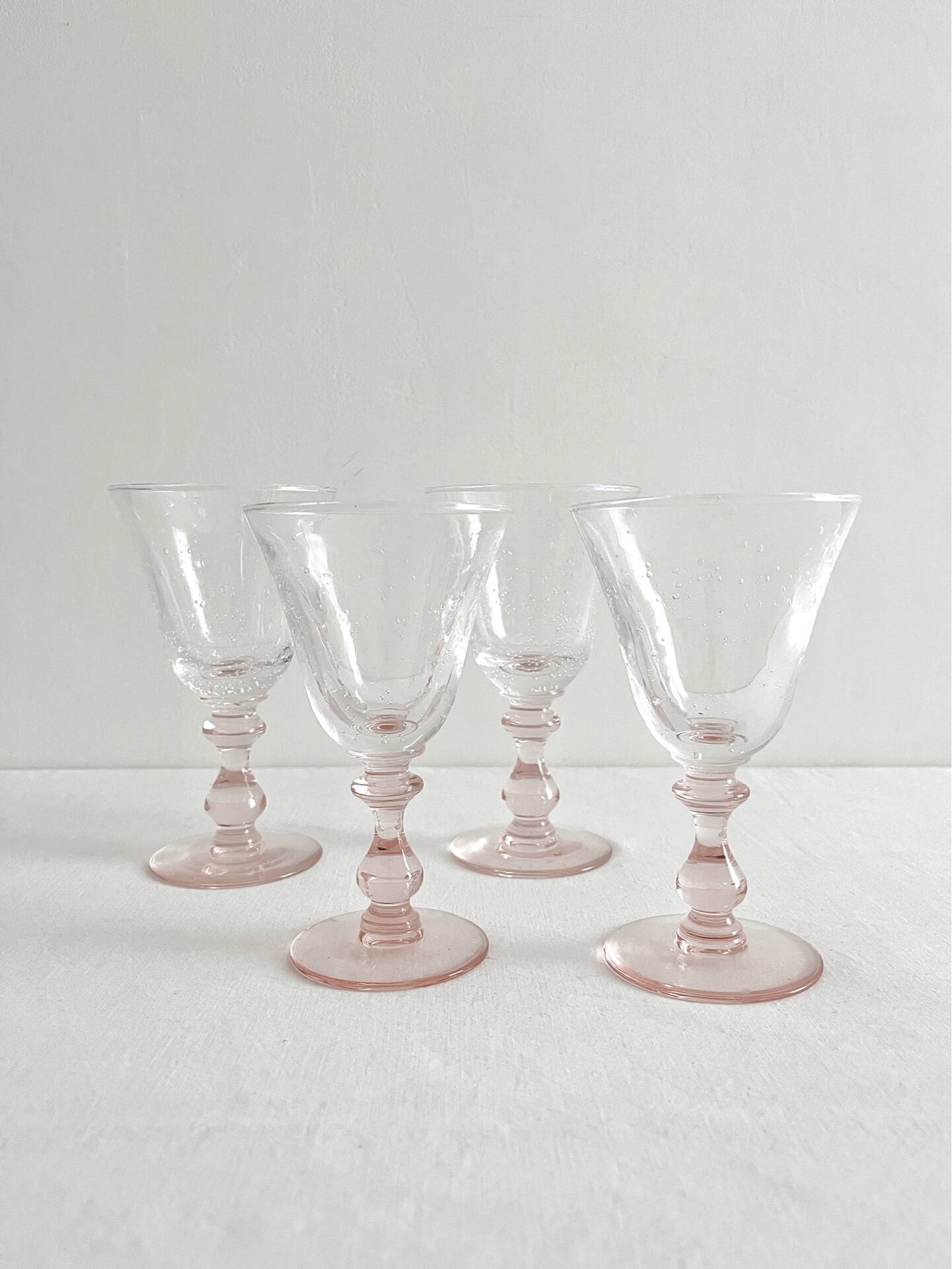 4 verres à vin pied rose en verre bullé vintage
