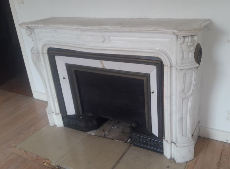 Fireplace XIX ° marble louis XV style with narrowed and floor slabs