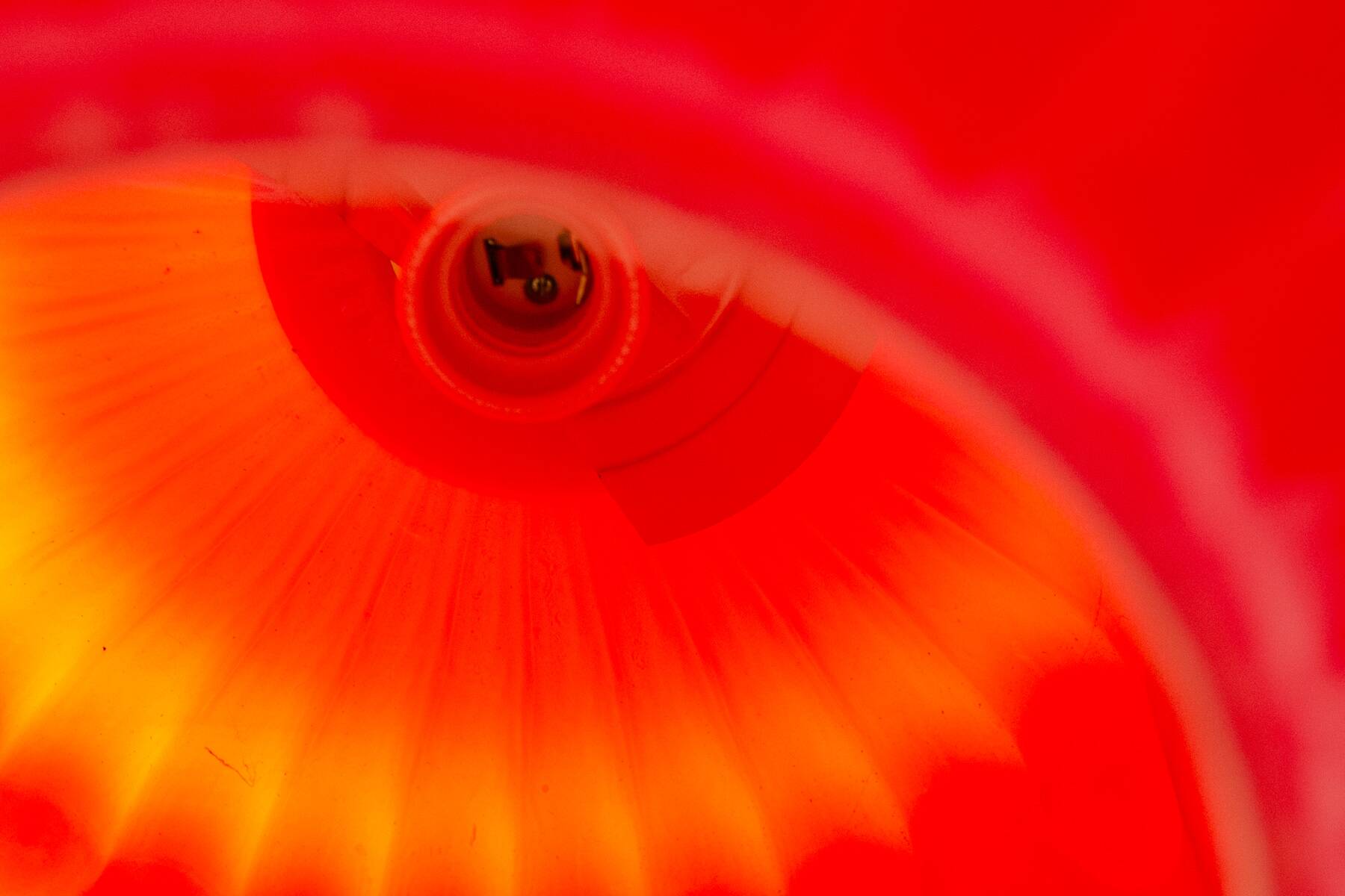 Lustre brutaliste en verre opalin de Karel Wolf pour Osvětlovací sklo, années 1970