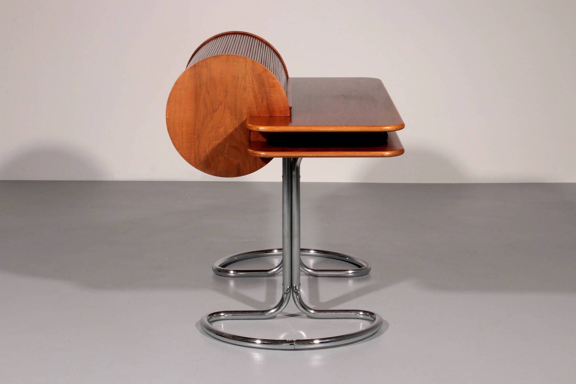 Italian design “Maia” walnut desk by Giotto Stoppino for Bernini, 1960s
