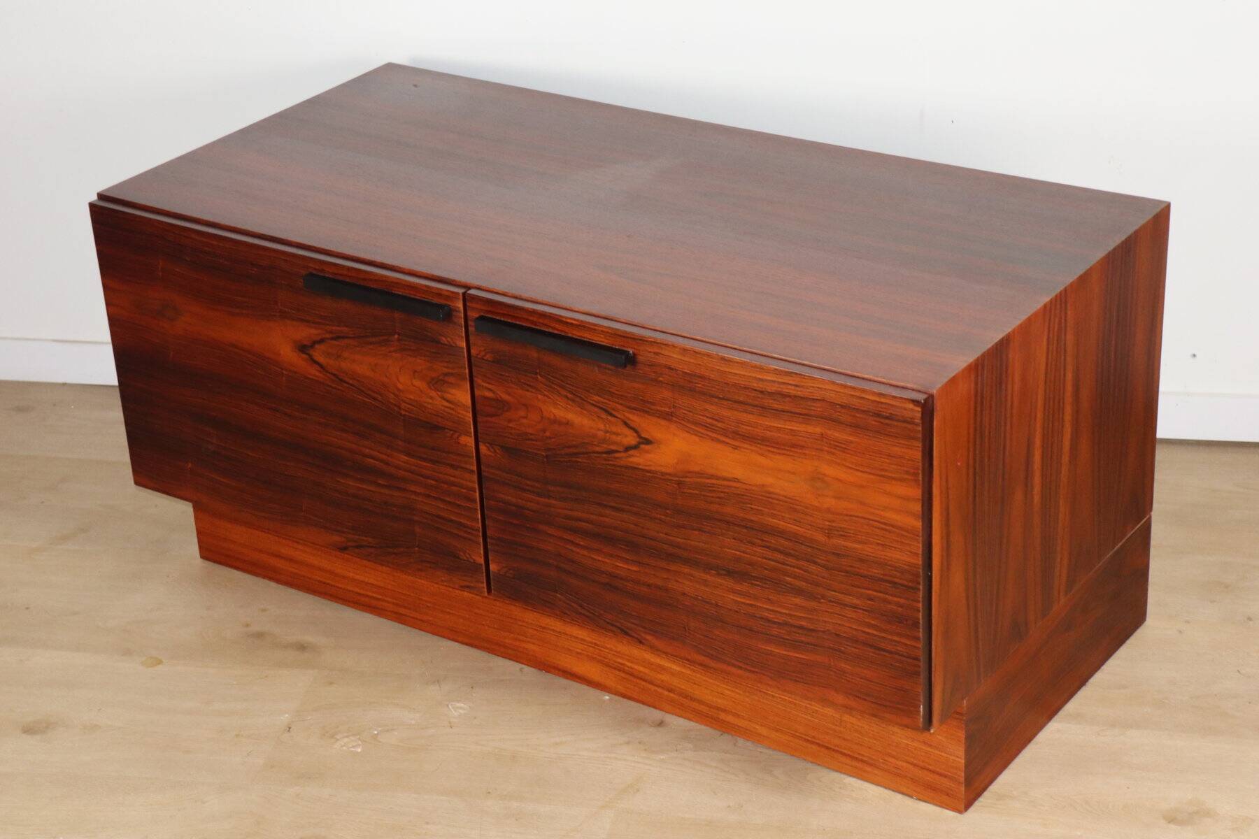 Low Scandinavian sideboard in rosewood – Ib Kofod Larsen – Denmark 1960