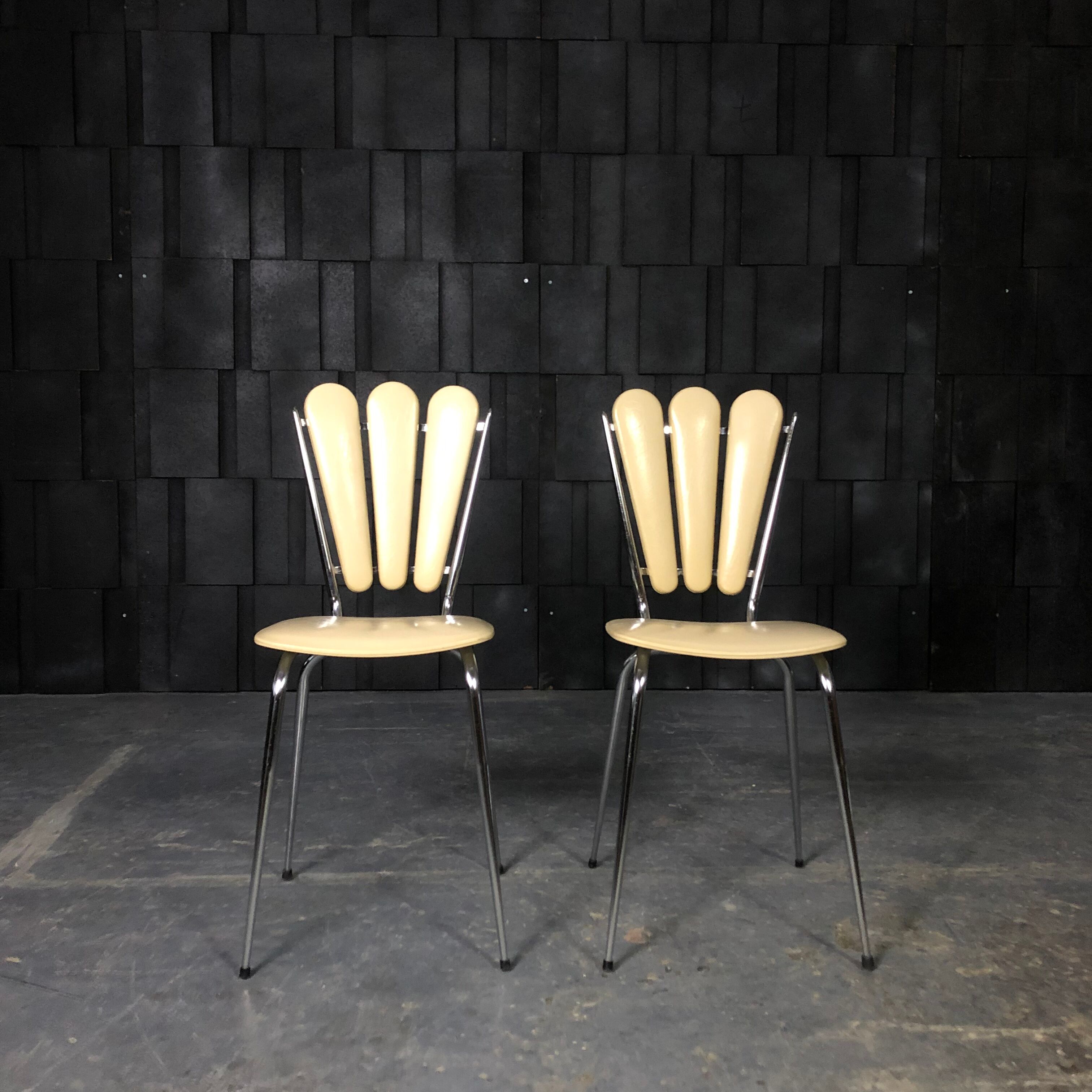 Pair of chairs "Petals" 70s