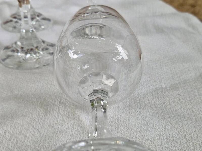 Vintage 10 large crystal glasses - Engraved logo - Cut stem - Very heavy