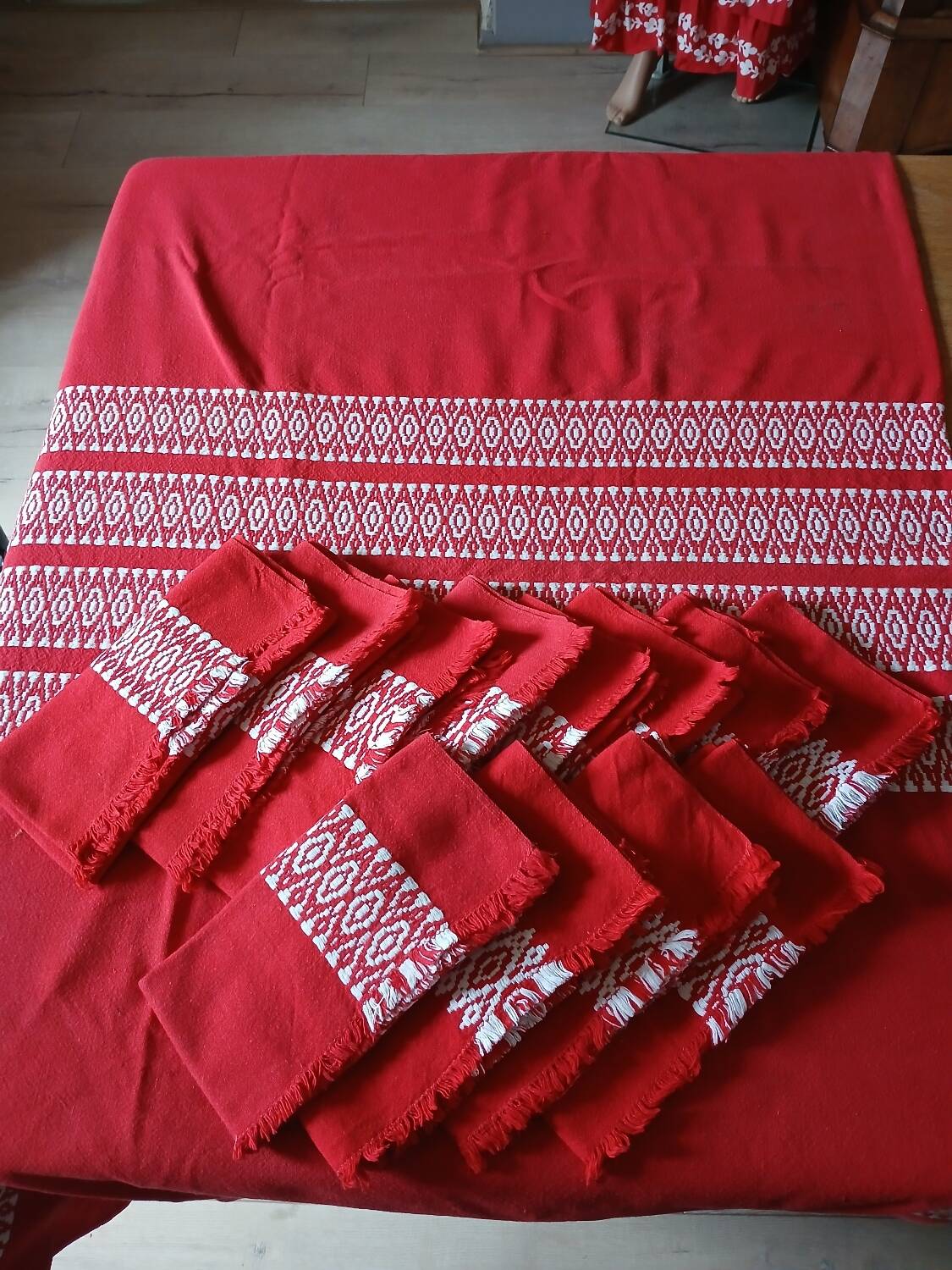 Tablecloth + 12 old napkins