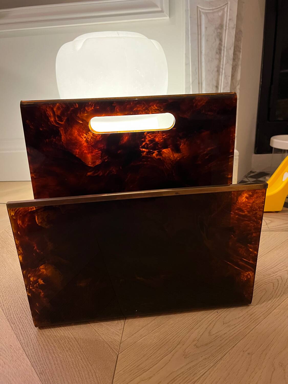 Plexiglas magazine holder