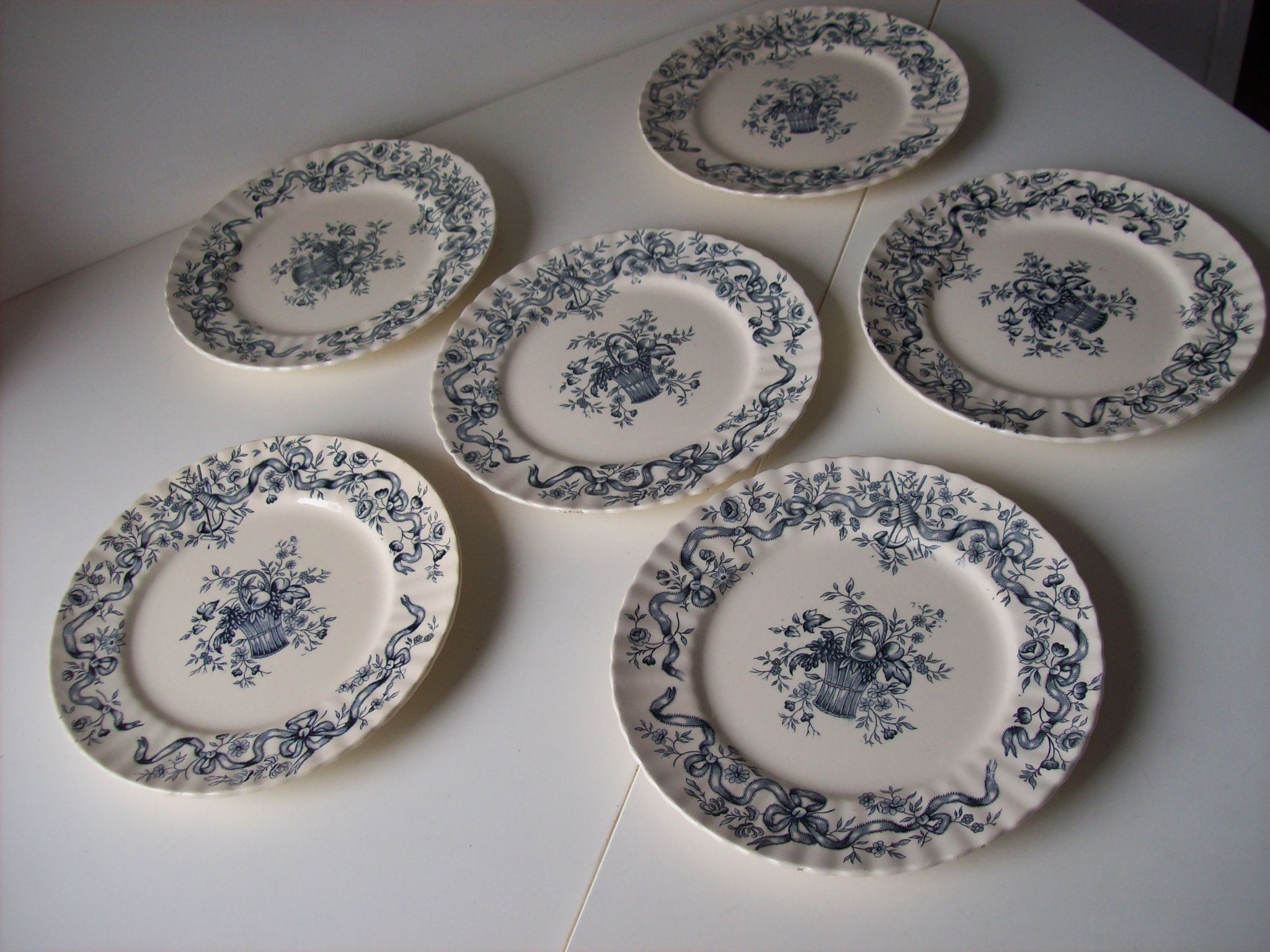 Assiettes anciennes Longchamp
