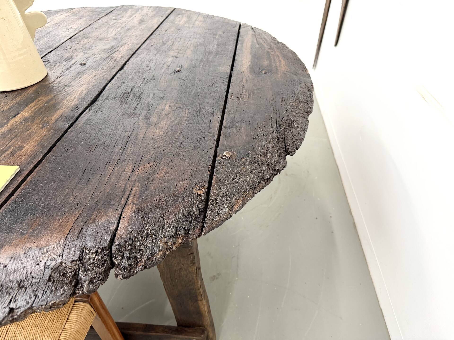 Round table in popular oak, circa 1880.