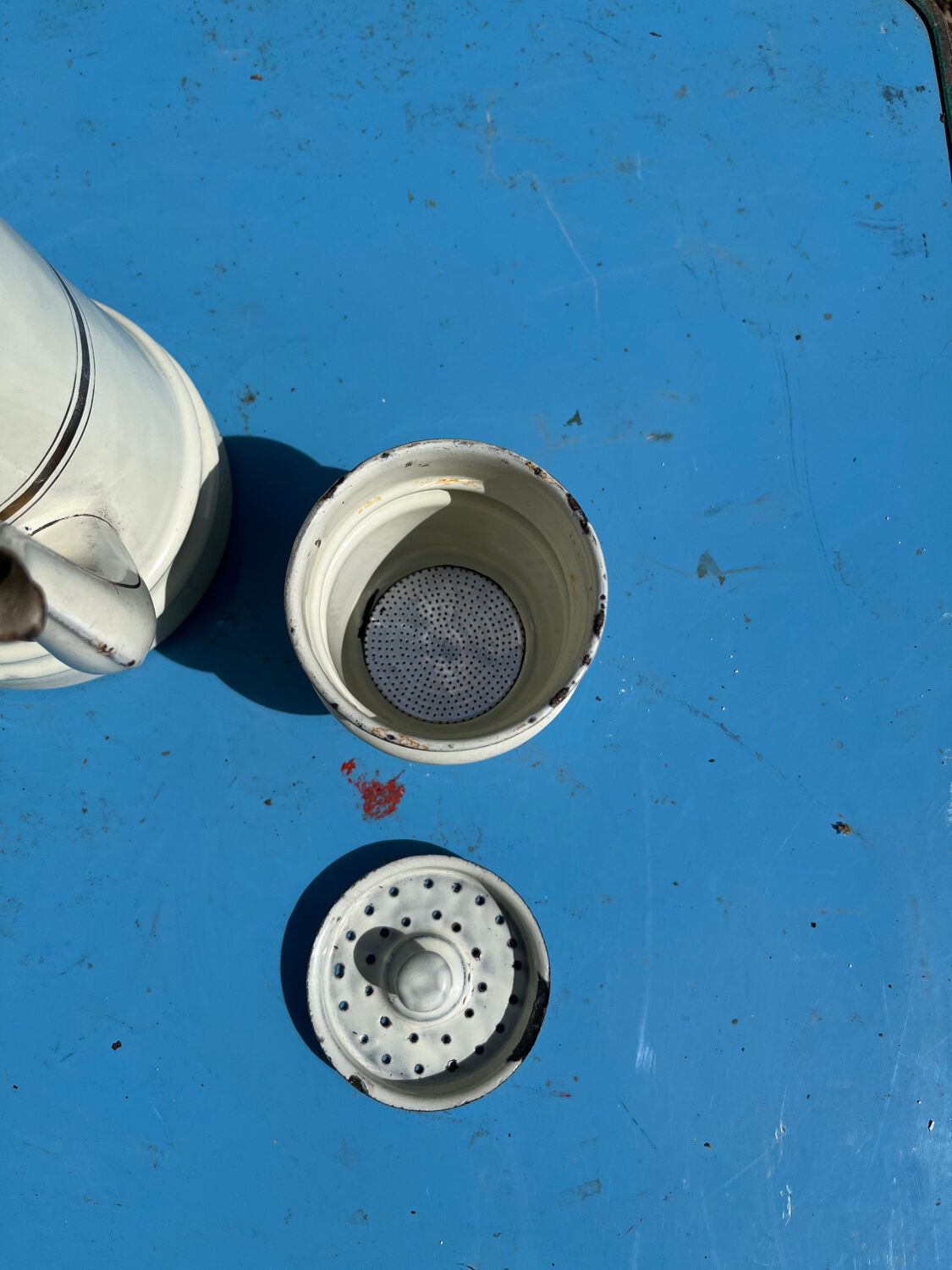 Enamelled coffee maker