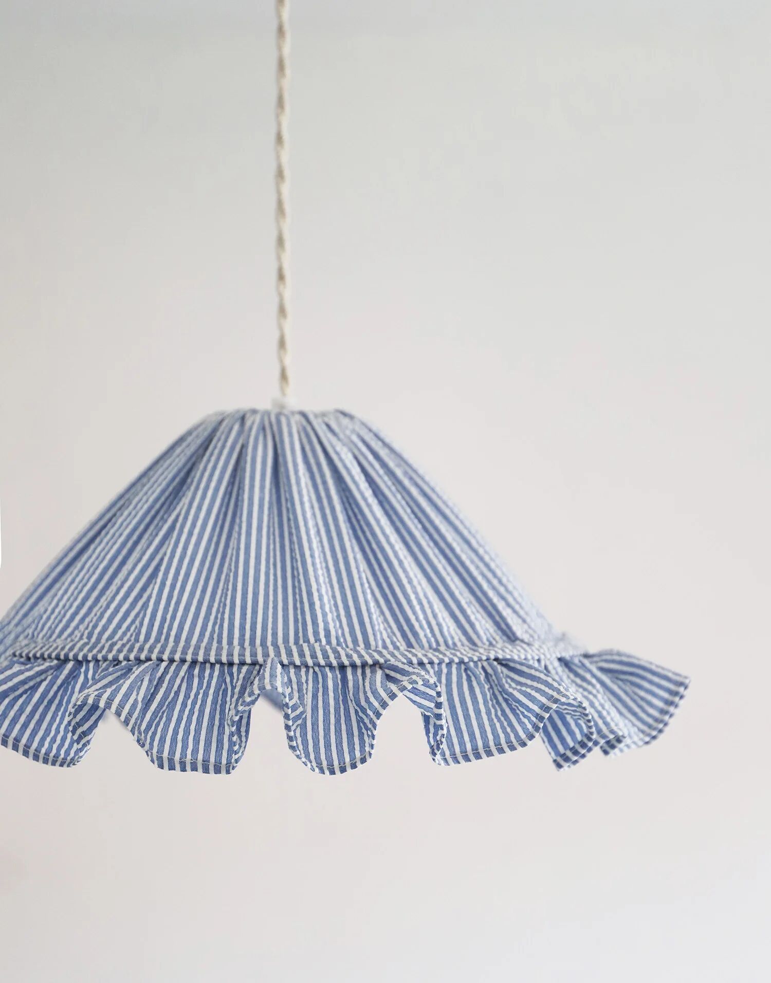Conical suspension fine stripes with small Emilia "marina" wheel